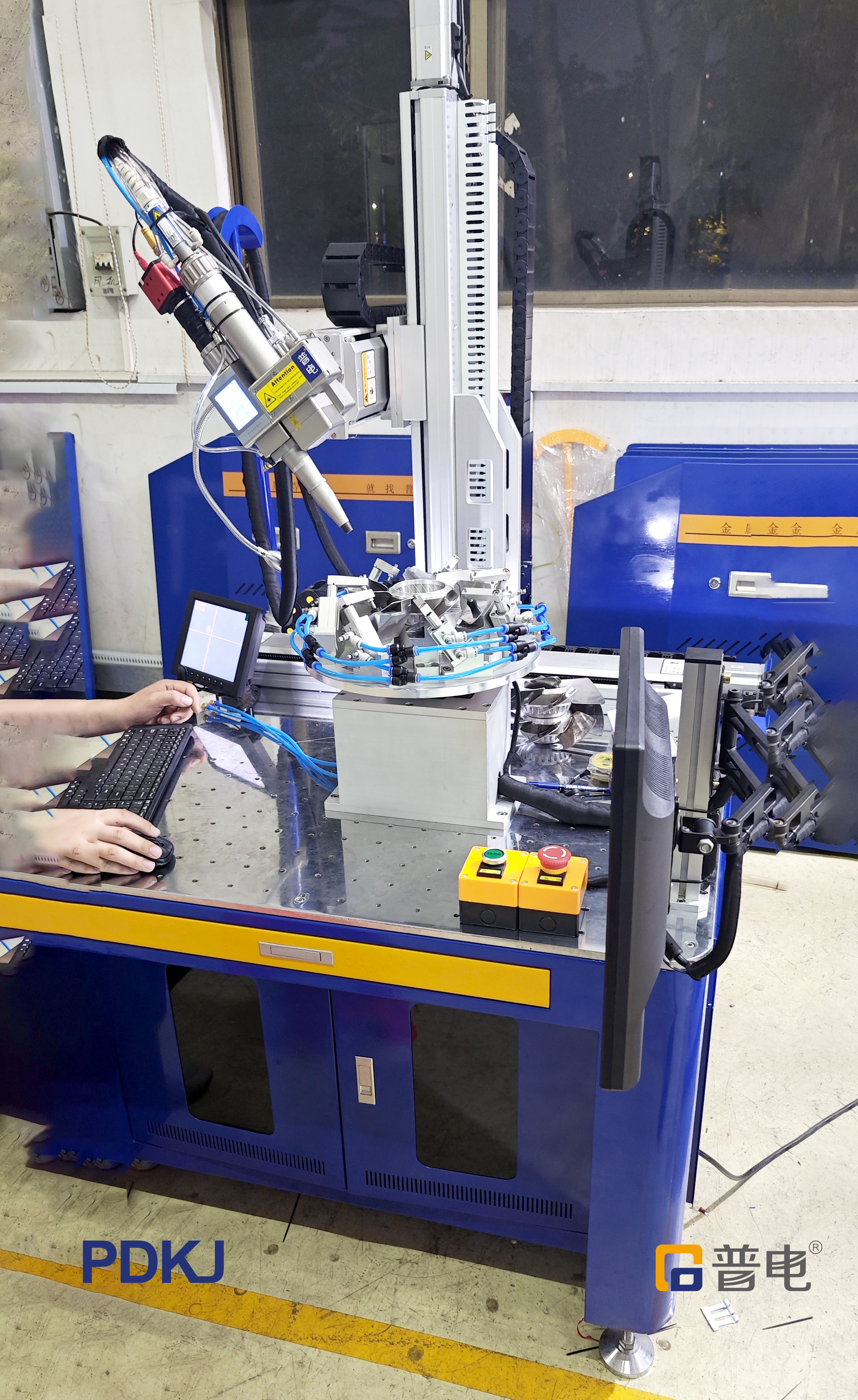 Dreiachsige Laserschwei&szlig;maschine